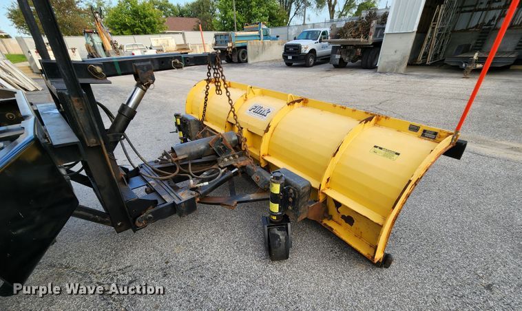 image for item MK9077 2013 Kenworth T400  dump truck