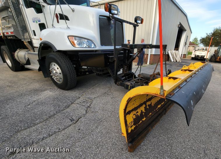 image for item MK9077 2013 Kenworth T400  dump truck