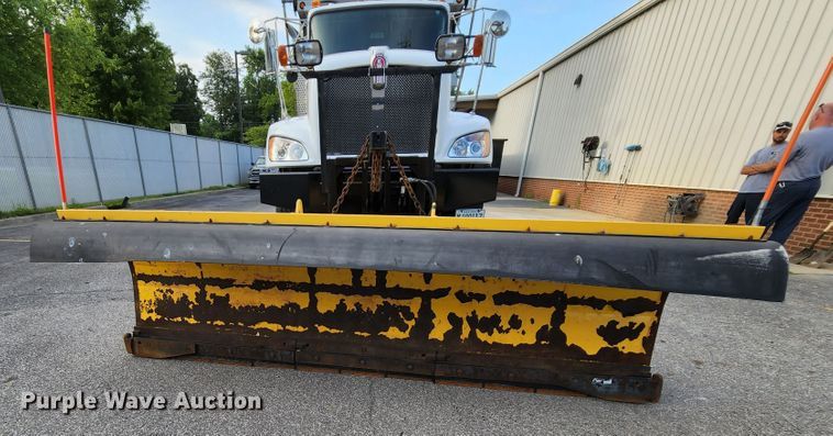 image for item MK9077 2013 Kenworth T400  dump truck