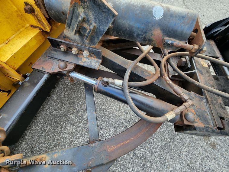 image for item MK9077 2013 Kenworth T400  dump truck