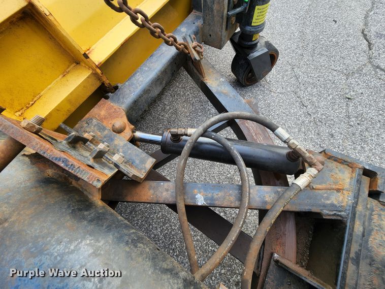 image for item MK9077 2013 Kenworth T400  dump truck