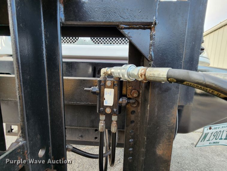 image for item MK9077 2013 Kenworth T400  dump truck