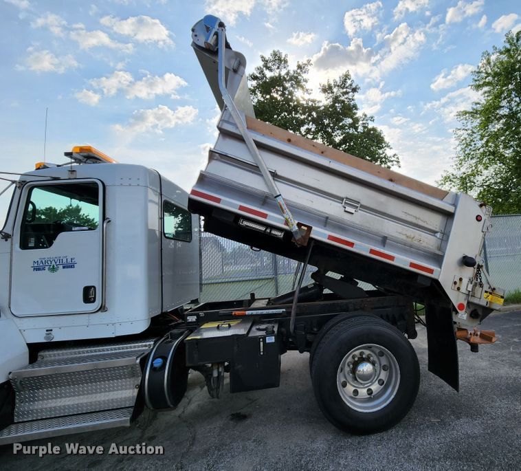 image for item MK9077 2013 Kenworth T400  dump truck