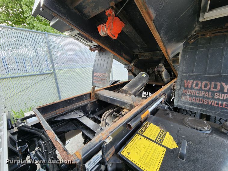 image for item MK9077 2013 Kenworth T400  dump truck