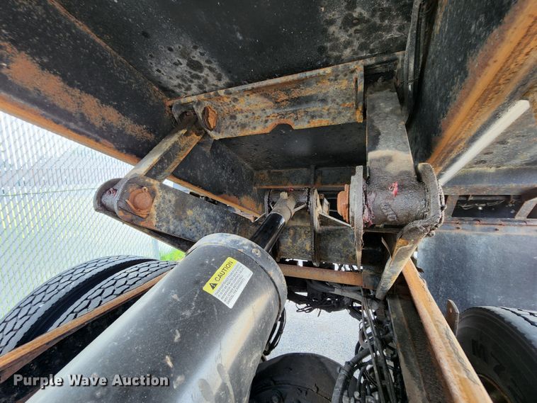 image for item MK9077 2013 Kenworth T400  dump truck