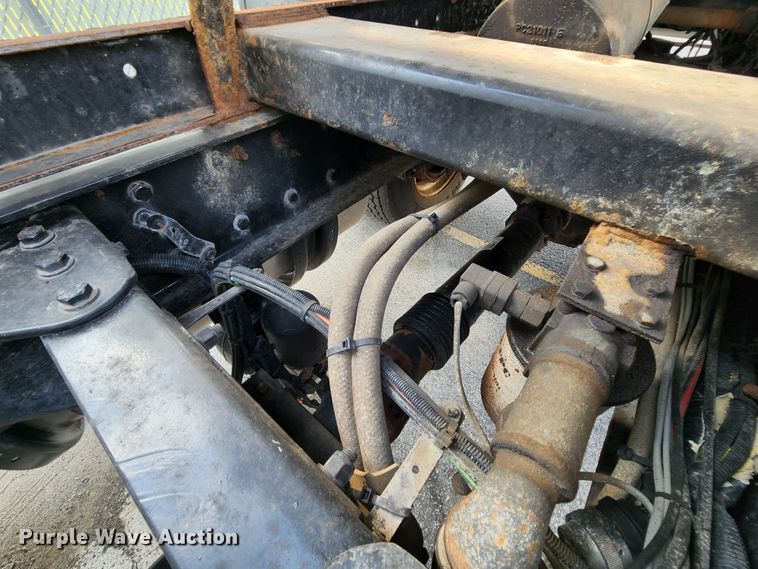 image for item MK9077 2013 Kenworth T400  dump truck