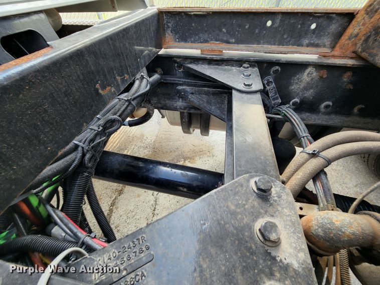 image for item MK9077 2013 Kenworth T400  dump truck