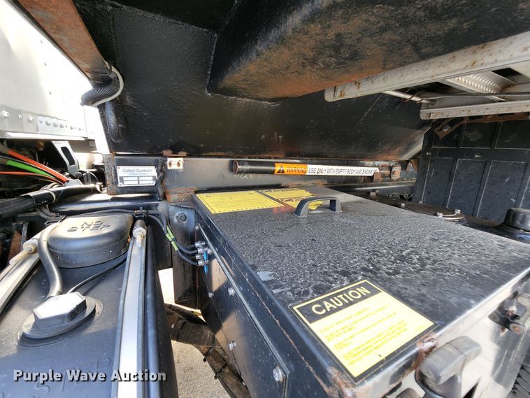 image for item MK9077 2013 Kenworth T400  dump truck