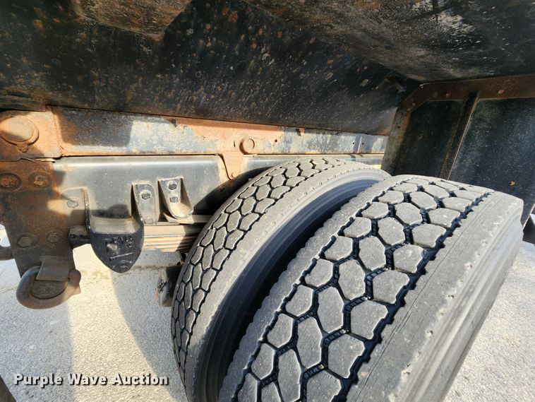 image for item MK9077 2013 Kenworth T400  dump truck