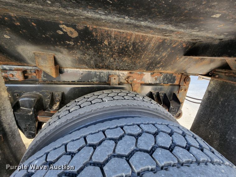 image for item MK9077 2013 Kenworth T400  dump truck