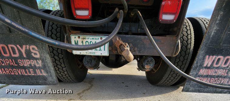 image for item MK9077 2013 Kenworth T400  dump truck