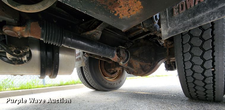 image for item MK9077 2013 Kenworth T400  dump truck