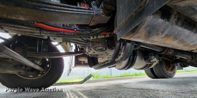 image for item MK9077 2013 Kenworth T400  dump truck