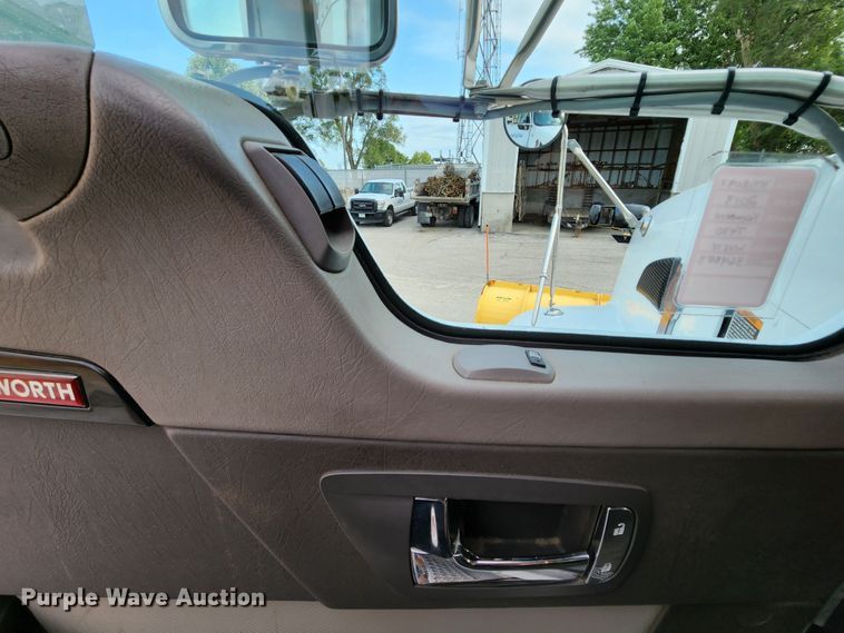 image for item MK9077 2013 Kenworth T400  dump truck