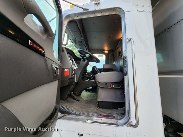 image for item MK9077 2013 Kenworth T400  dump truck