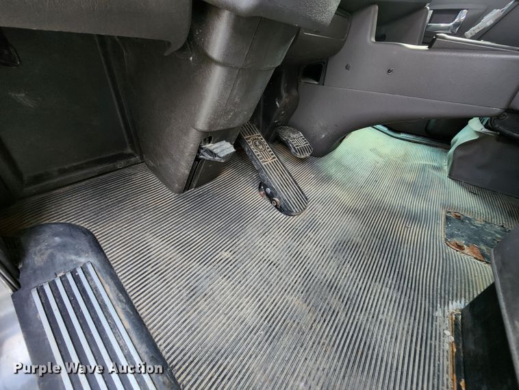 image for item MK9077 2013 Kenworth T400  dump truck