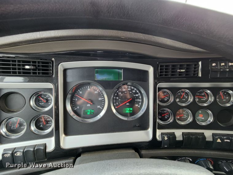 image for item MK9077 2013 Kenworth T400  dump truck