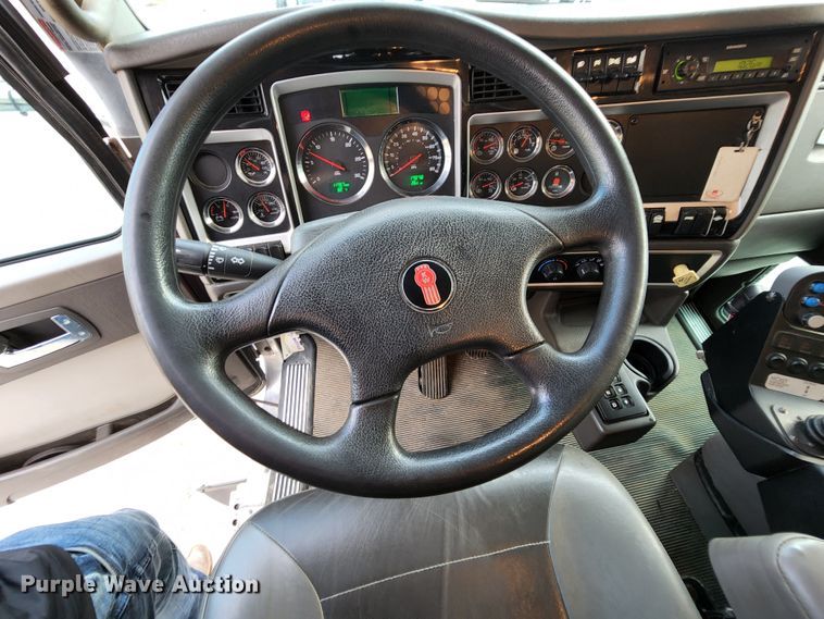 image for item MK9077 2013 Kenworth T400  dump truck