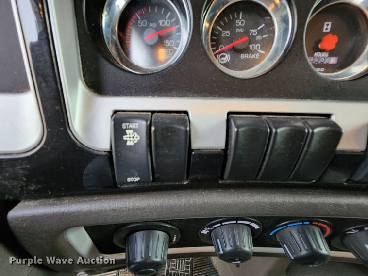 image for item MK9077 2013 Kenworth T400  dump truck