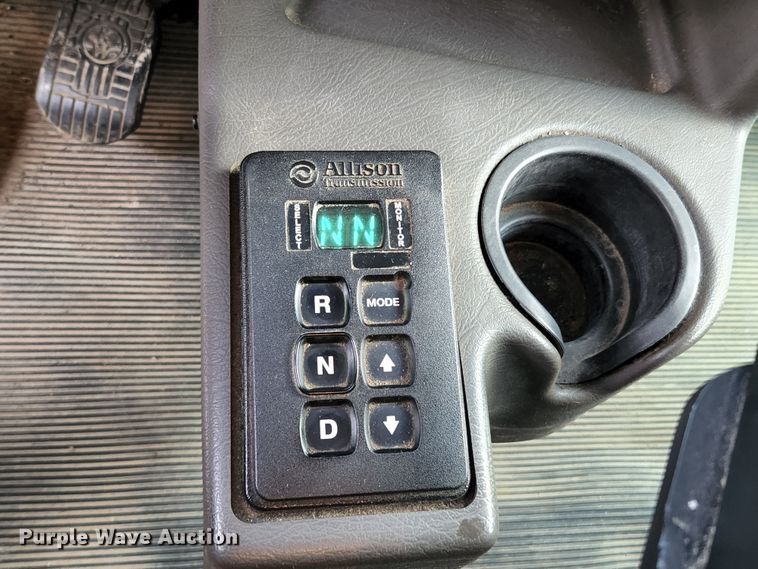 image for item MK9077 2013 Kenworth T400  dump truck