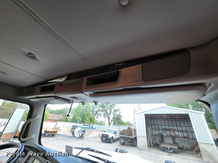 image for item MK9077 2013 Kenworth T400  dump truck