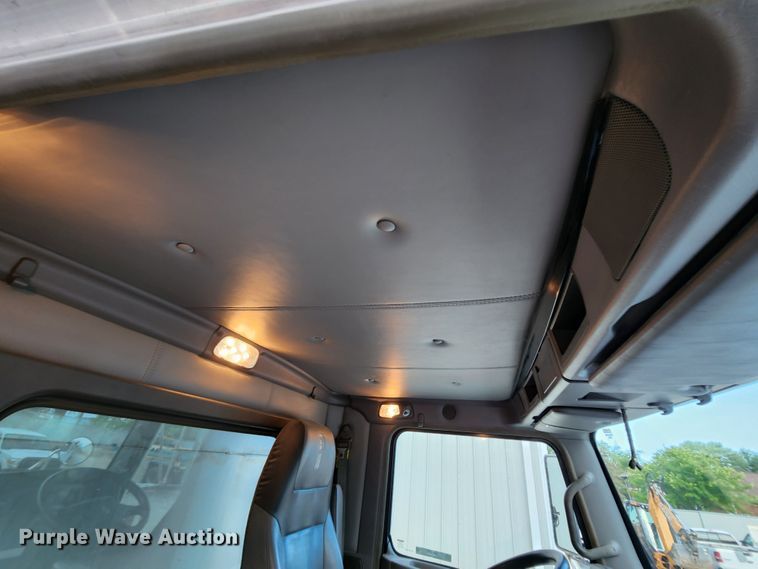 image for item MK9077 2013 Kenworth T400  dump truck