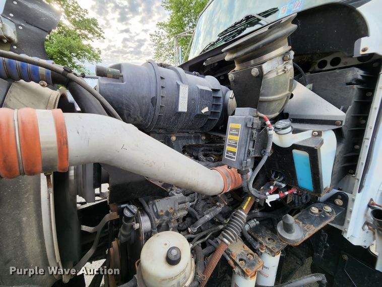 image for item MK9077 2013 Kenworth T400  dump truck