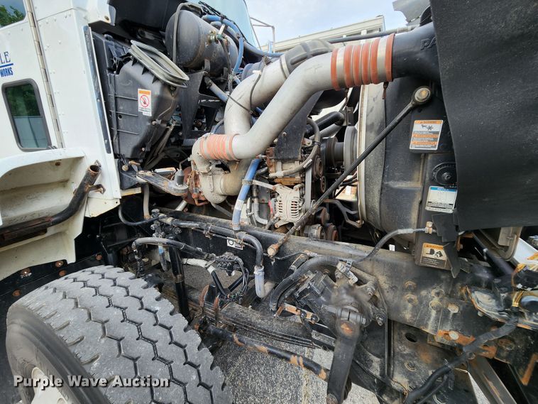 image for item MK9077 2013 Kenworth T400  dump truck