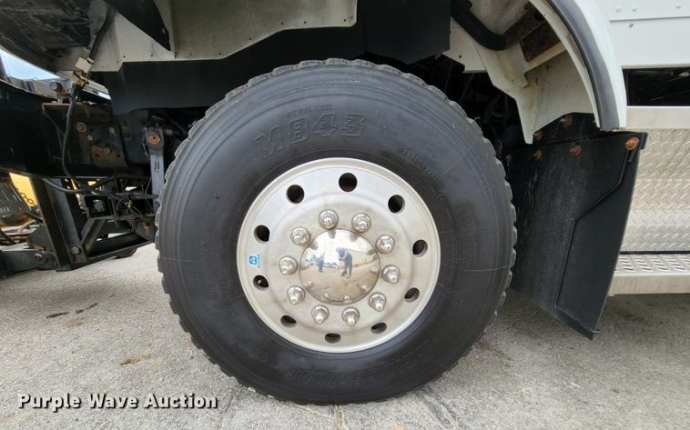 image for item MK9077 2013 Kenworth T400  dump truck