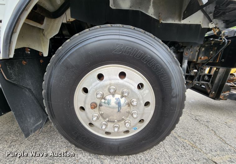 image for item MK9077 2013 Kenworth T400  dump truck