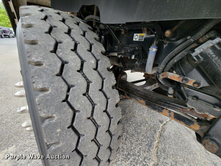 image for item MK9077 2013 Kenworth T400  dump truck