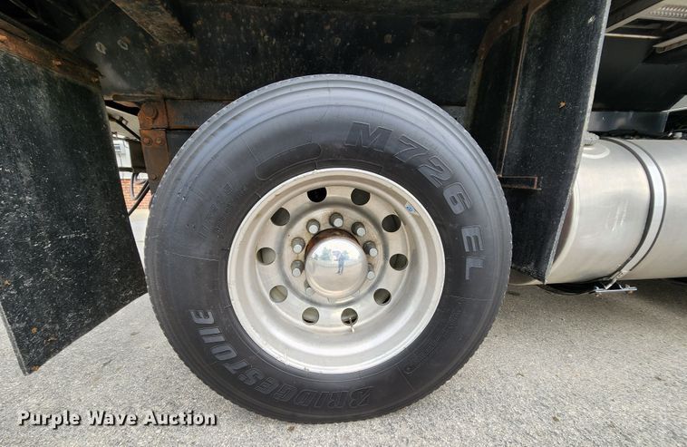 image for item MK9077 2013 Kenworth T400  dump truck