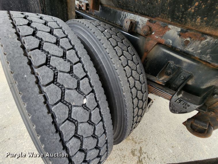 image for item MK9077 2013 Kenworth T400  dump truck