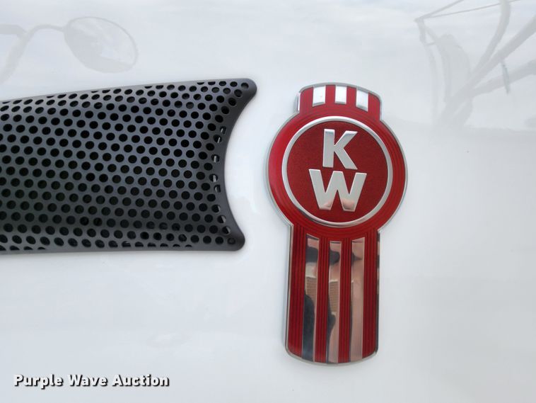 image for item MK9077 2013 Kenworth T400  dump truck