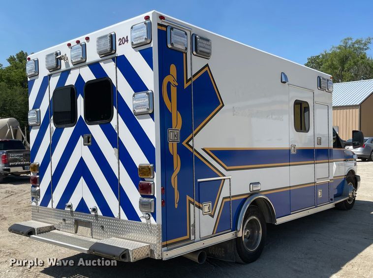 image for item MU9008 2015 Chevrolet Express G4500  ambulance