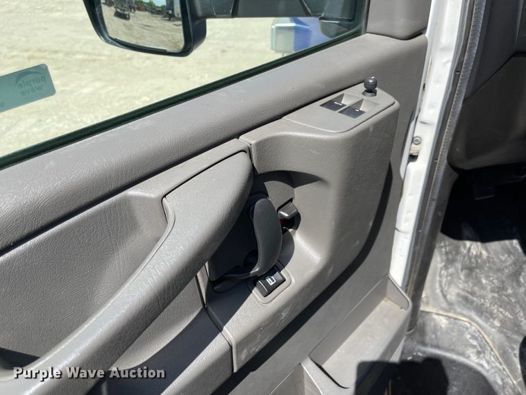 image for item MU9008 2015 Chevrolet Express G4500  ambulance