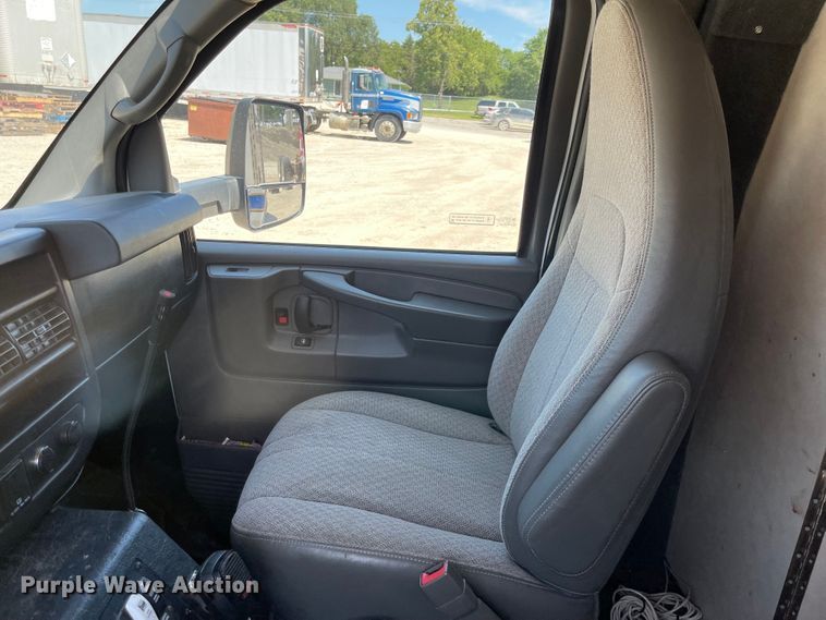 image for item MU9008 2015 Chevrolet Express G4500  ambulance