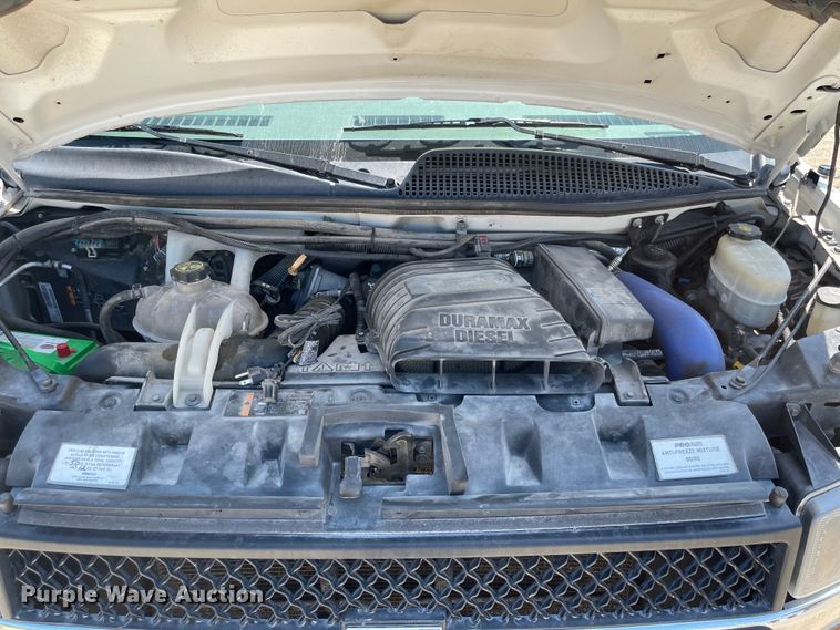 image for item MU9008 2015 Chevrolet Express G4500  ambulance