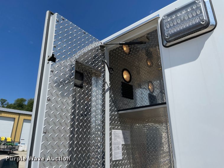 image for item MU9008 2015 Chevrolet Express G4500  ambulance