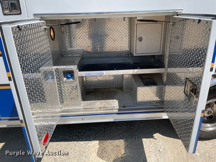 image for item MU9008 2015 Chevrolet Express G4500  ambulance