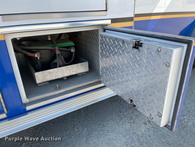 image for item MU9008 2015 Chevrolet Express G4500  ambulance