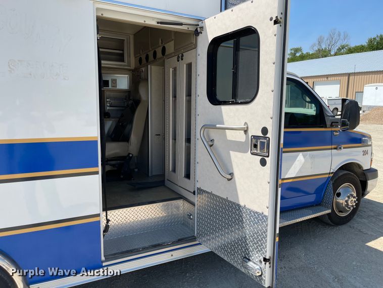 image for item MU9008 2015 Chevrolet Express G4500  ambulance