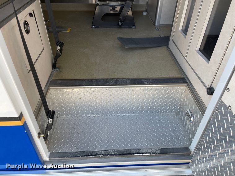 image for item MU9008 2015 Chevrolet Express G4500  ambulance