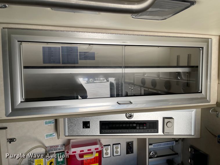 image for item MU9008 2015 Chevrolet Express G4500  ambulance