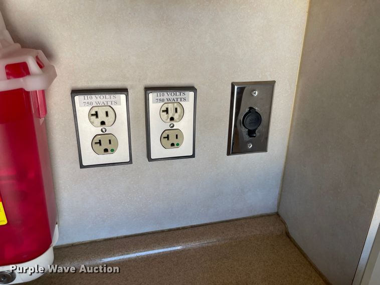 image for item MU9008 2015 Chevrolet Express G4500  ambulance