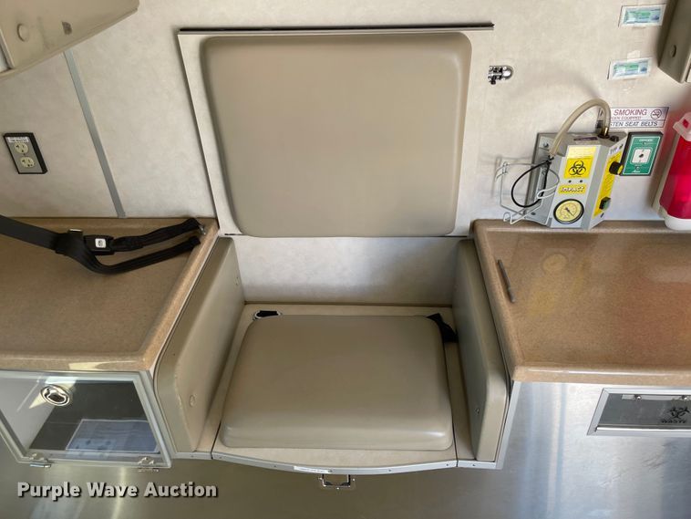 image for item MU9008 2015 Chevrolet Express G4500  ambulance