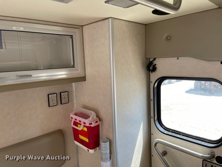 image for item MU9008 2015 Chevrolet Express G4500  ambulance