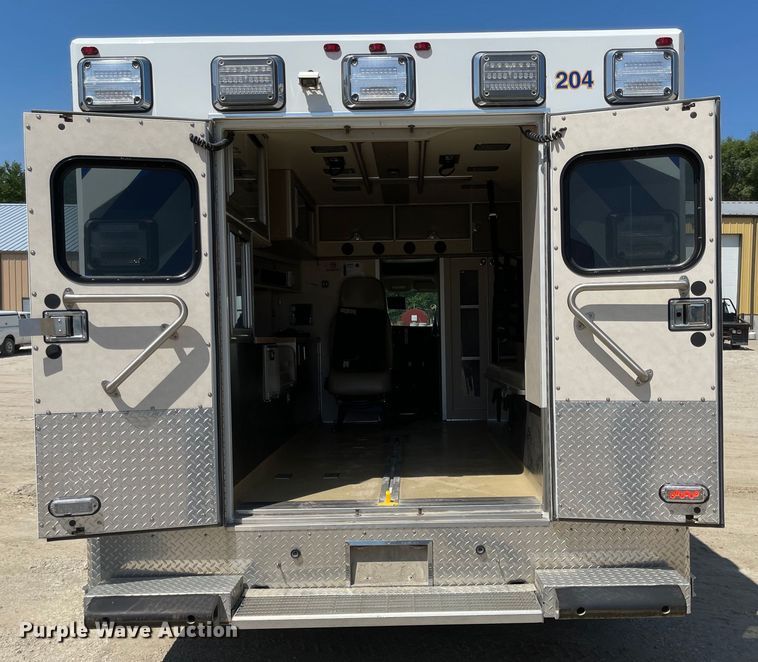 image for item MU9008 2015 Chevrolet Express G4500  ambulance