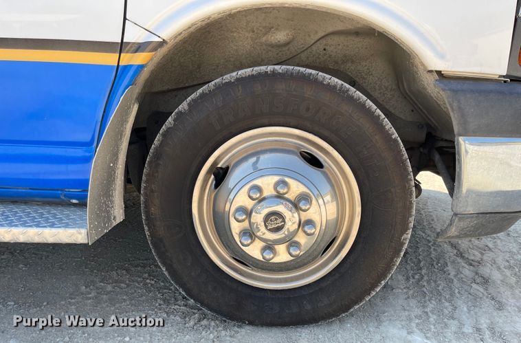 image for item MU9008 2015 Chevrolet Express G4500  ambulance