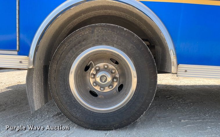 image for item MU9008 2015 Chevrolet Express G4500  ambulance